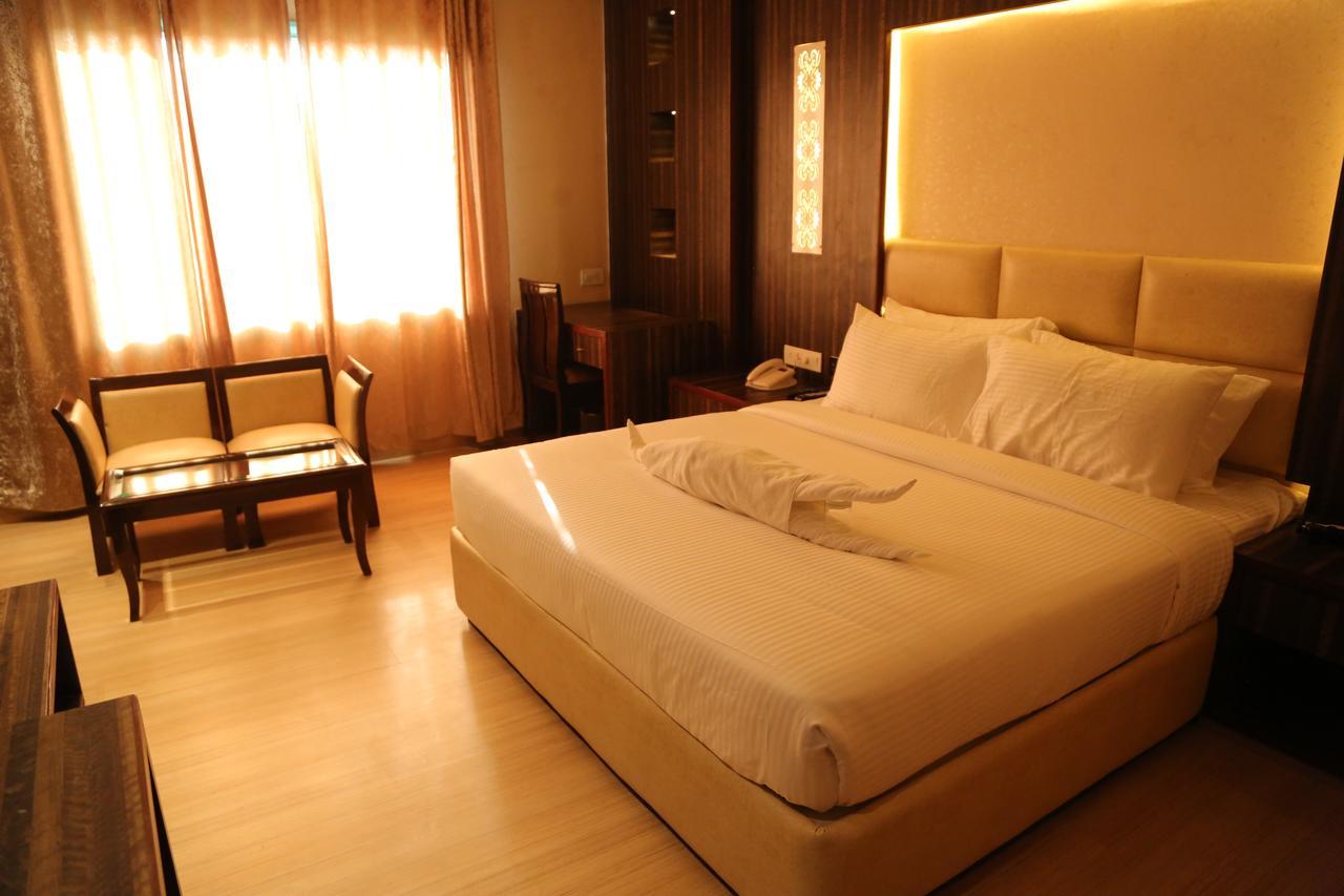 Hotel Riyasat Ludhiana Zewnętrze zdjęcie