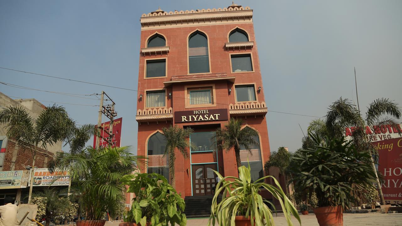 Hotel Riyasat Ludhiana Zewnętrze zdjęcie
